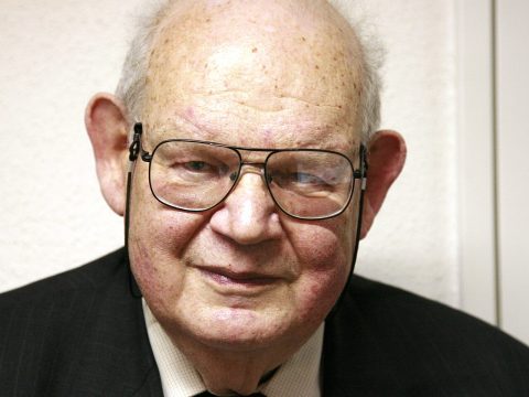 Benoit Mandelbrot